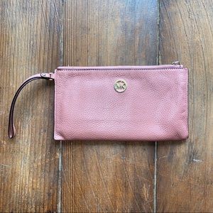 MICHAEL KORS | Pink Leather Wristlet